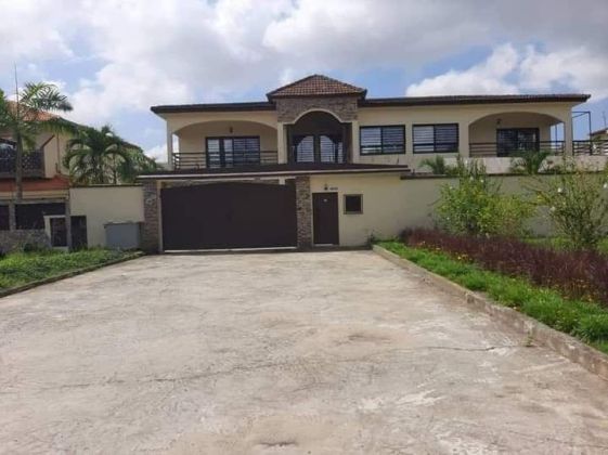 Vente d'une villa basse de 6 pièces à Cocody golf beach 