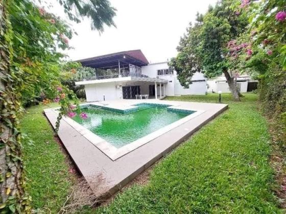 Location d'une grande duplex de 15 pièces à Cocody Danga 