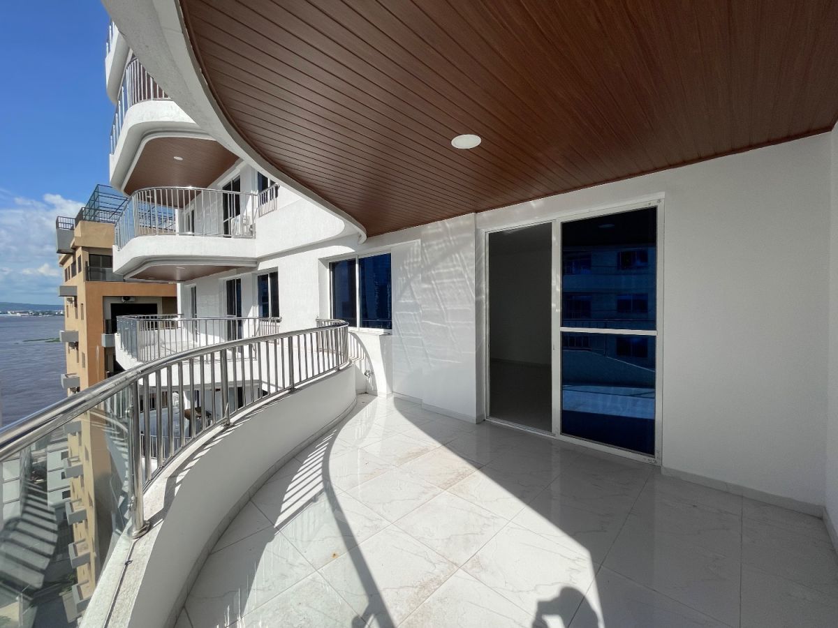 Sale beautiful new airy and bright apartment with 3 bedrooms in