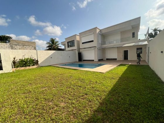 Location d'une villa duplex de 5 pièces à Cocody golf ...