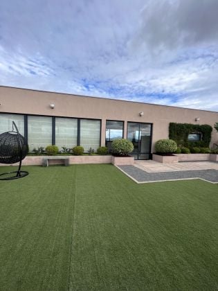 High standard furnished T4 apartment for rent in Androhibe On the top ...