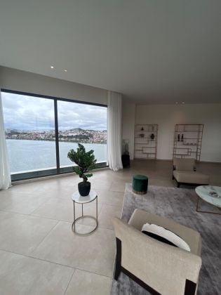 For rent Large Penthouse (T4) of high standing in Ivandry in the residence ...
