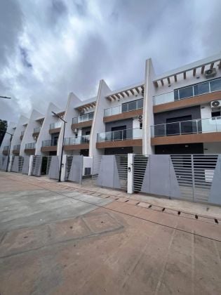 Villa adosada F5 R+2 (triplex) en alquiler en ANDROHIBE Cerca de Ivandry y ...