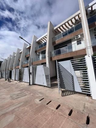 Villa adosada F5 R+2 (triplex) en alquiler en ANDROHIBE Cerca de Ivandry y ...