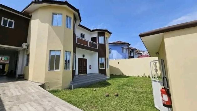 À vendre DUPLEX + PISCINE cocody  riviera 4 m'Poutto abidjan