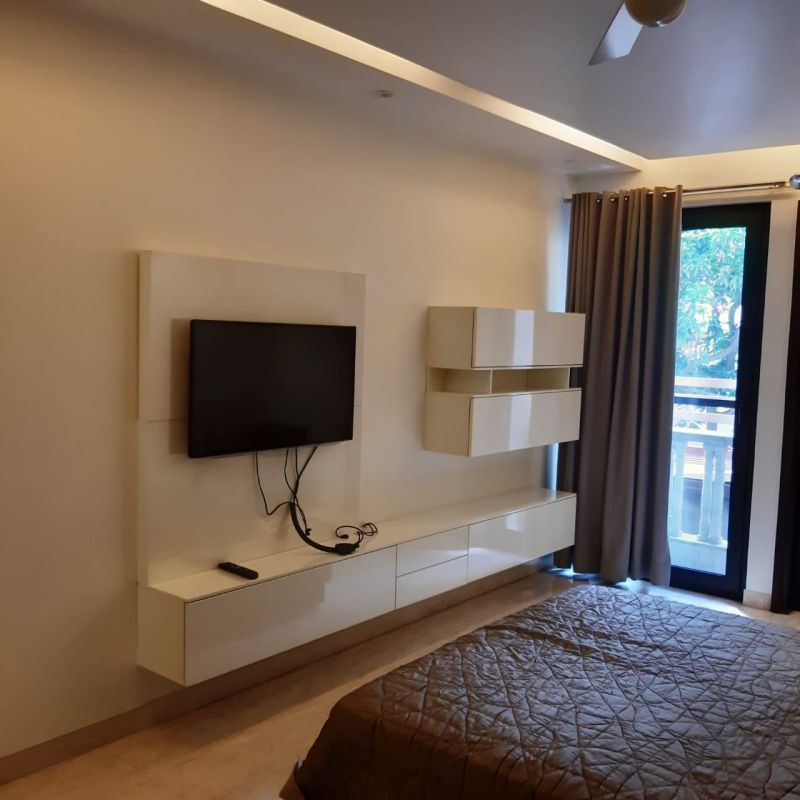 Modern and fully furnished 3 bhk park facing apartment available for