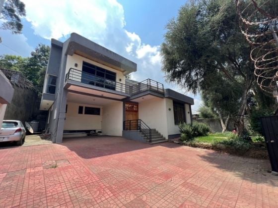 Beautiful House In Kebena!