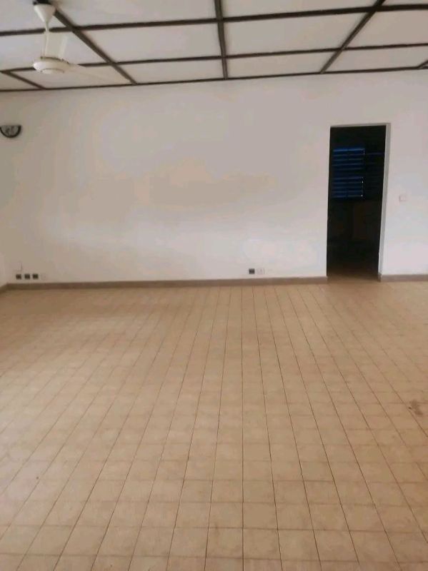 A high standing villa with swimming pool for rent in the bois area