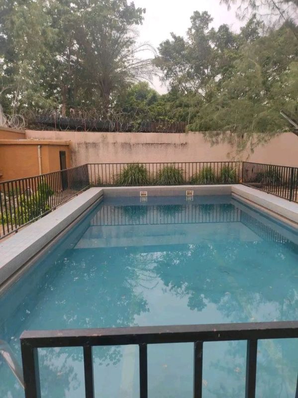 A high standing villa with swimming pool for rent in the bois area