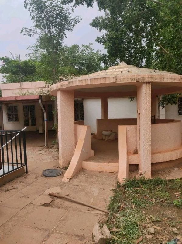 A high standing villa with swimming pool for rent in the bois area