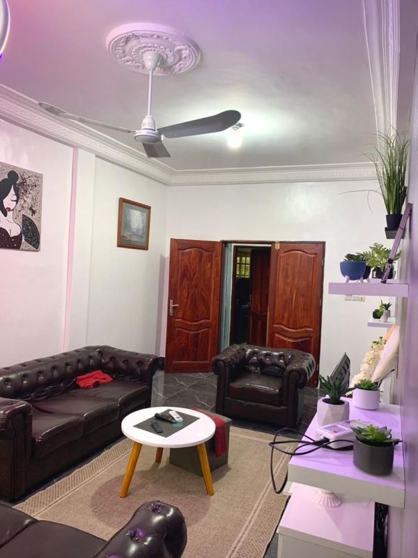 Vaste appartement lumineux vers le marché du centre ville sainte rita