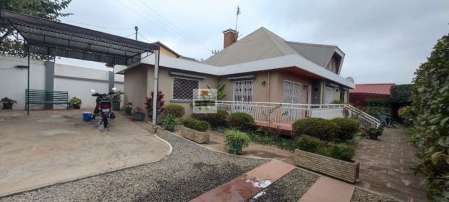 SE ALQUILA UNA VILLA F7 MUY ENCANTADORA en el 1er piso, uso mixto 