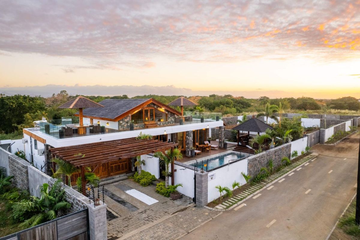 Modern and luxurious villa for sale at grand baie, mauritius, House for