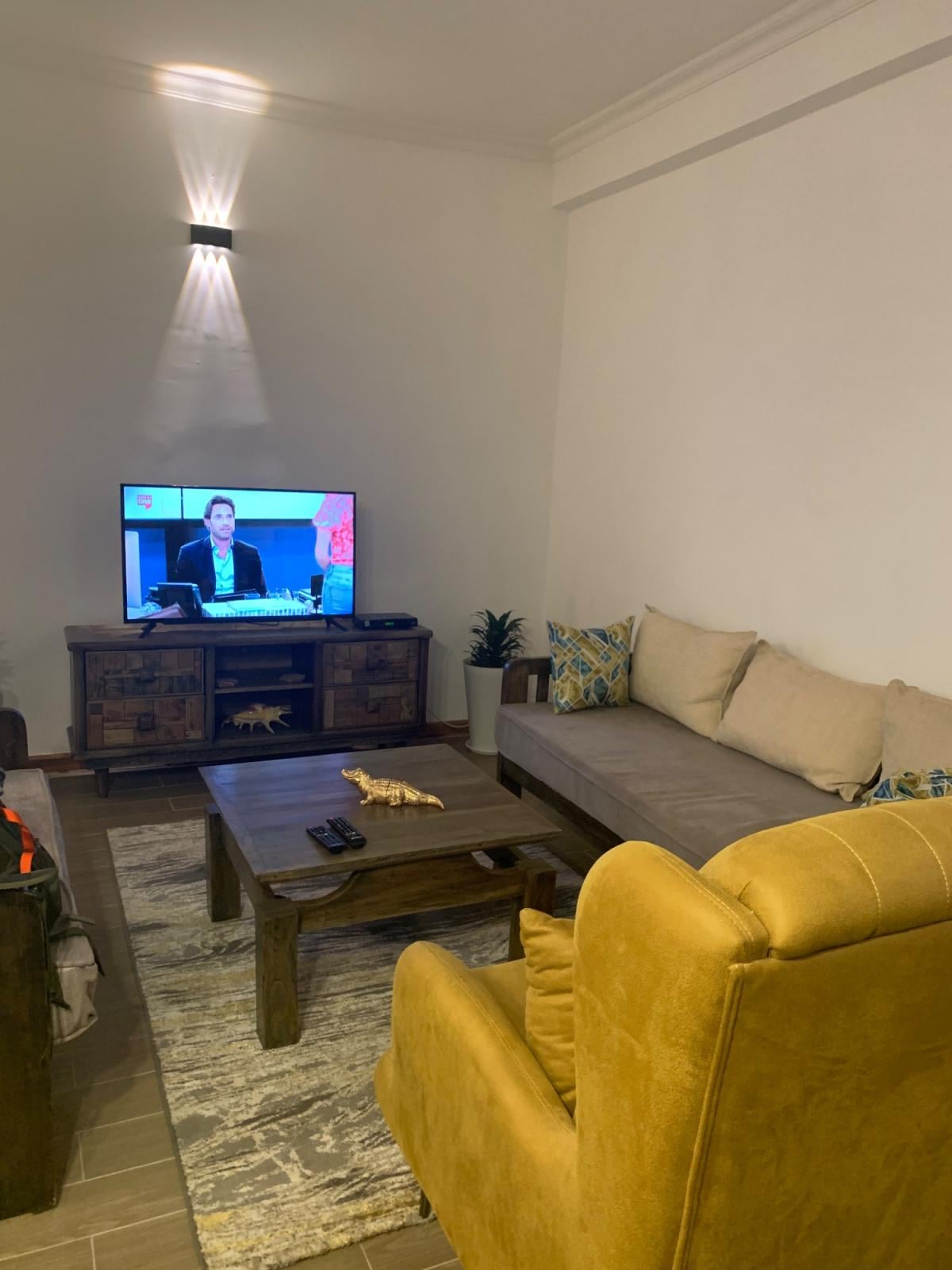 Situato in posizione centrale, vicino a Meskel Flower, nella zona di Olympia.