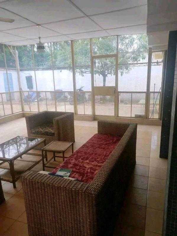 A high standing villa with swimming pool for rent in the bois area