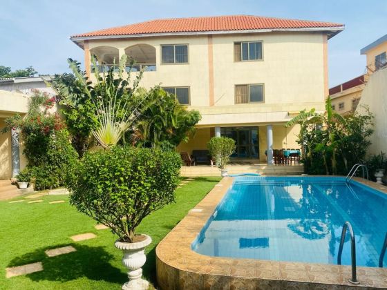 Villa de Luxe avec Piscine à Louer à Nyekonakpoé