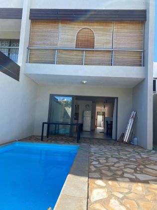 Modern & chic individual duplex for rent in flic en flac