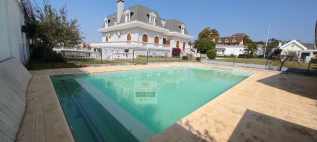  SE ALQUILA UNA MAGNÍFICA VILLA FAMILIAR F8 con piscina, que ofrece ...