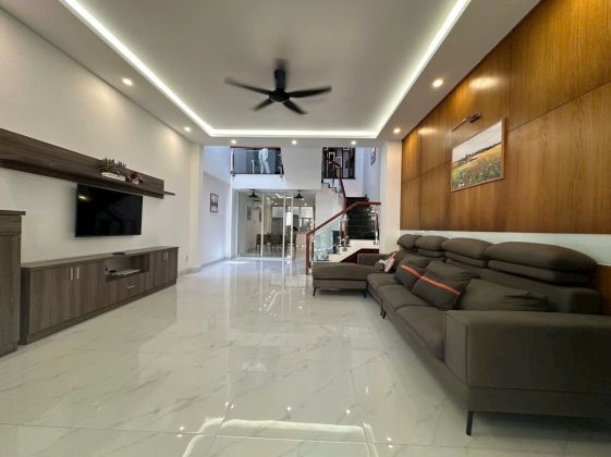 Beautiful 3-storey house for rent in Euro Village area