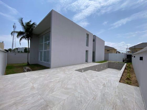 À vendre villa 5 pièces + piscine à Grand bassam 