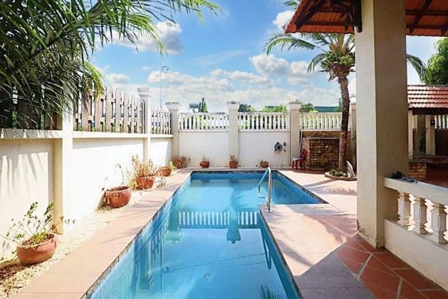 Maison avec piscine à vendre