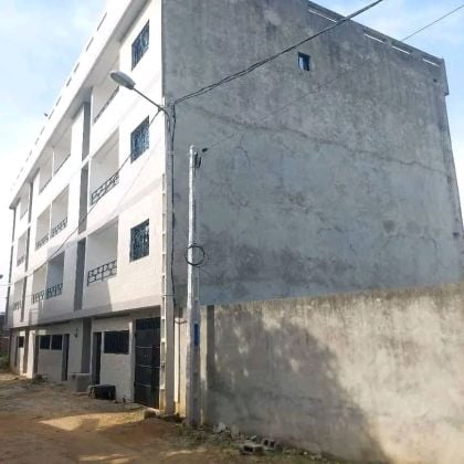 À vendre Immeuble R + 3 à Cocody Feh kessé