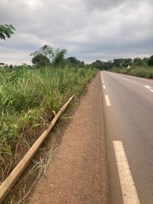 TERRENO COMMERCIALE A ELAT (YAOUNDE)