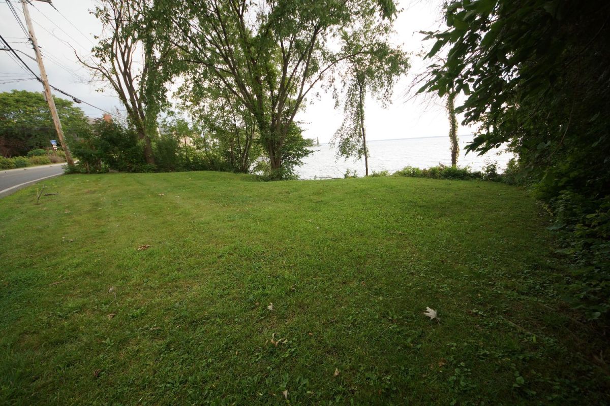Spacious waterfront house for rent in dorval, quebec, canada, in Quebec