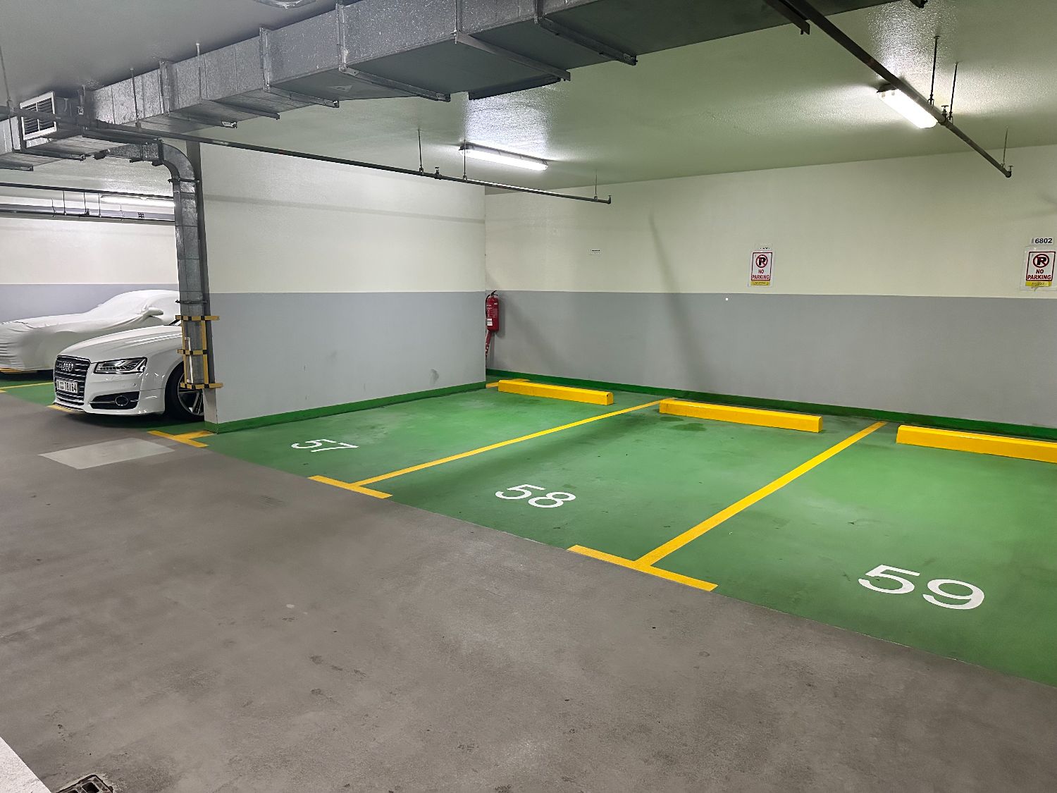 Covered parking, with 24h security in Dubai Marina