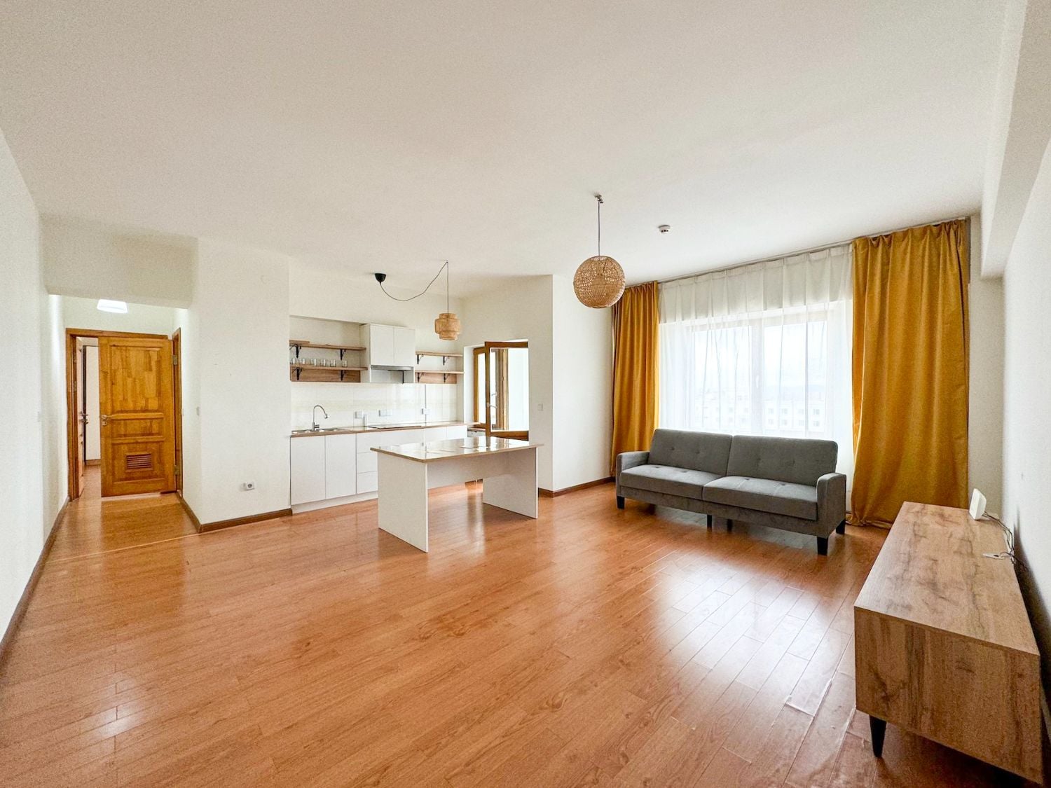 Furnished, central, spacious 1 bedroom (2 large rooms) flat at the Ramada/MaxMall center