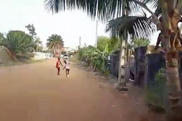 Terreno di 1194 m2 con ACD in vendita a Bassam Ville non lontano ...