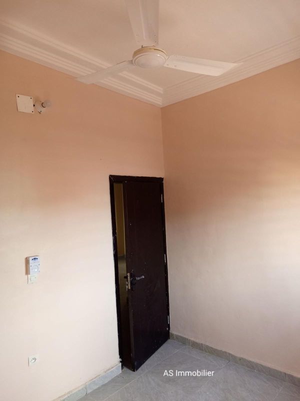 Appartement non meublé de 2 chambres à louer à bacodjicoroni golf