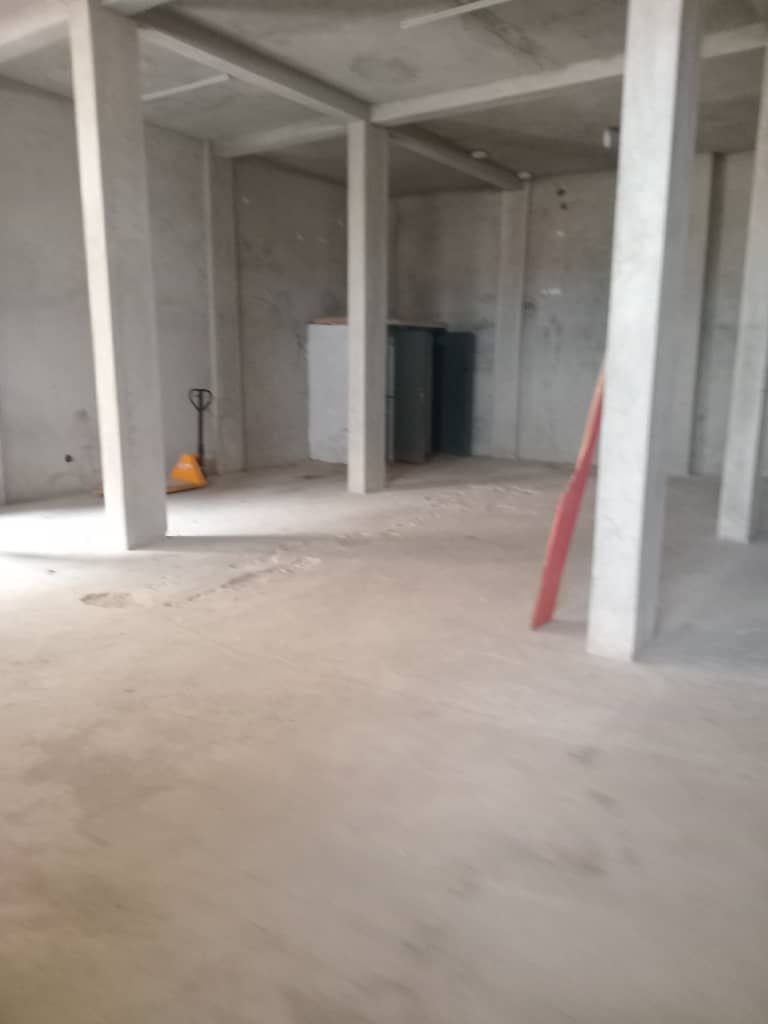 À louer Entrepôt 150 m2 avec 4,3 mètre hauteur Treichville ville belle ville
