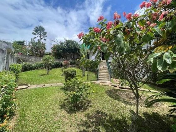 À vendre grande villa 6 pièces à bingerville