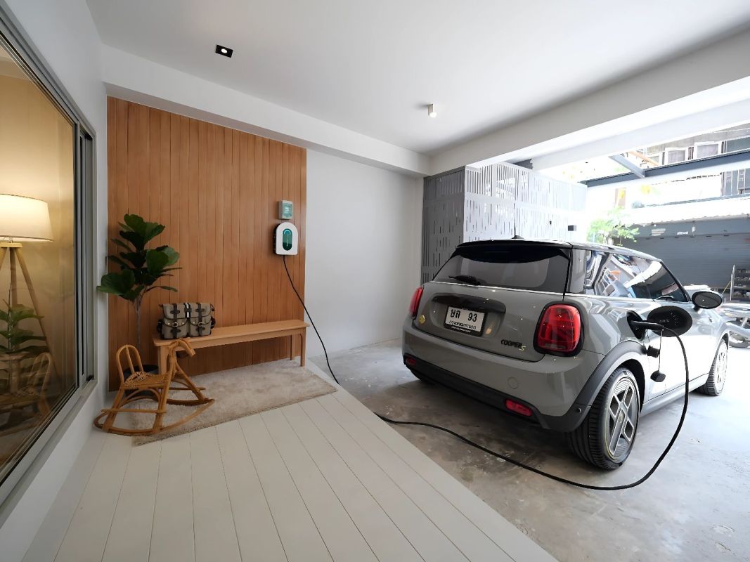 Maison rénovée à louer à phrakanong ! appelez spacefinder au 061047