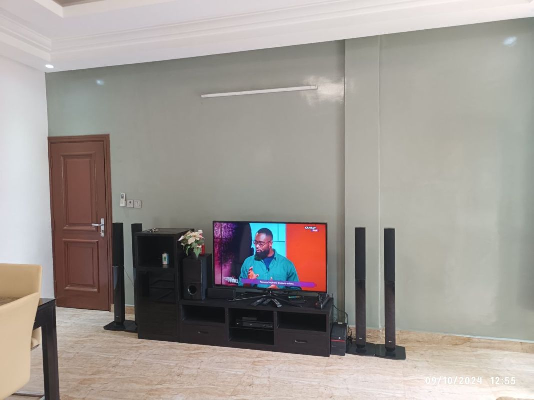 A louer, appartement personnel meublé 3 pièces, fidjrossè plage