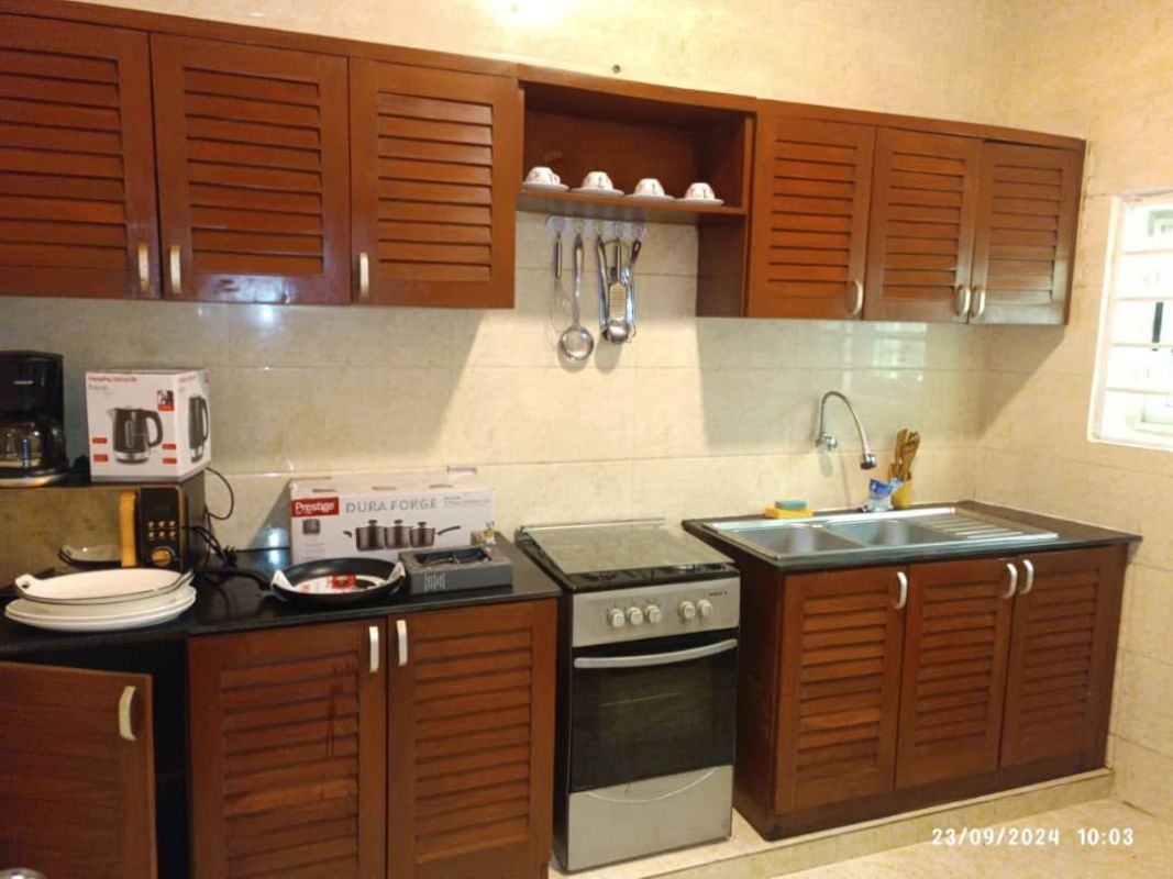 A louer, appartement personnel meublé 3 pièces, fidjrossè plage