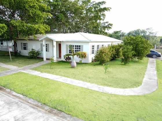 Casa amueblada de 3 dormitorios y 2 baños en venta en Corozal, ...