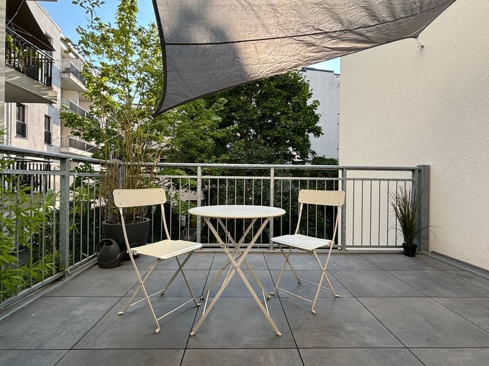 Wonderful furnished 2-room apartment in Hamburg - quiet, large balcony to the garden, top location