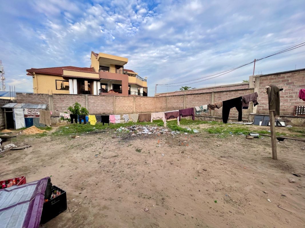 Sale fenced land of 504m² in kinshasangaliema, Land for sale in the