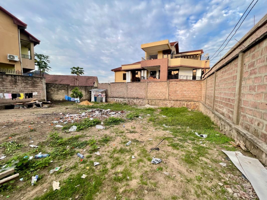 Sale fenced land of 504m² in kinshasangaliema, Land for sale in the