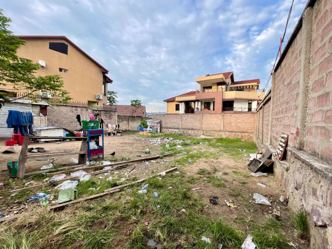 Sale fenced land of 504m² in kinshasangaliema, Land for sale in the