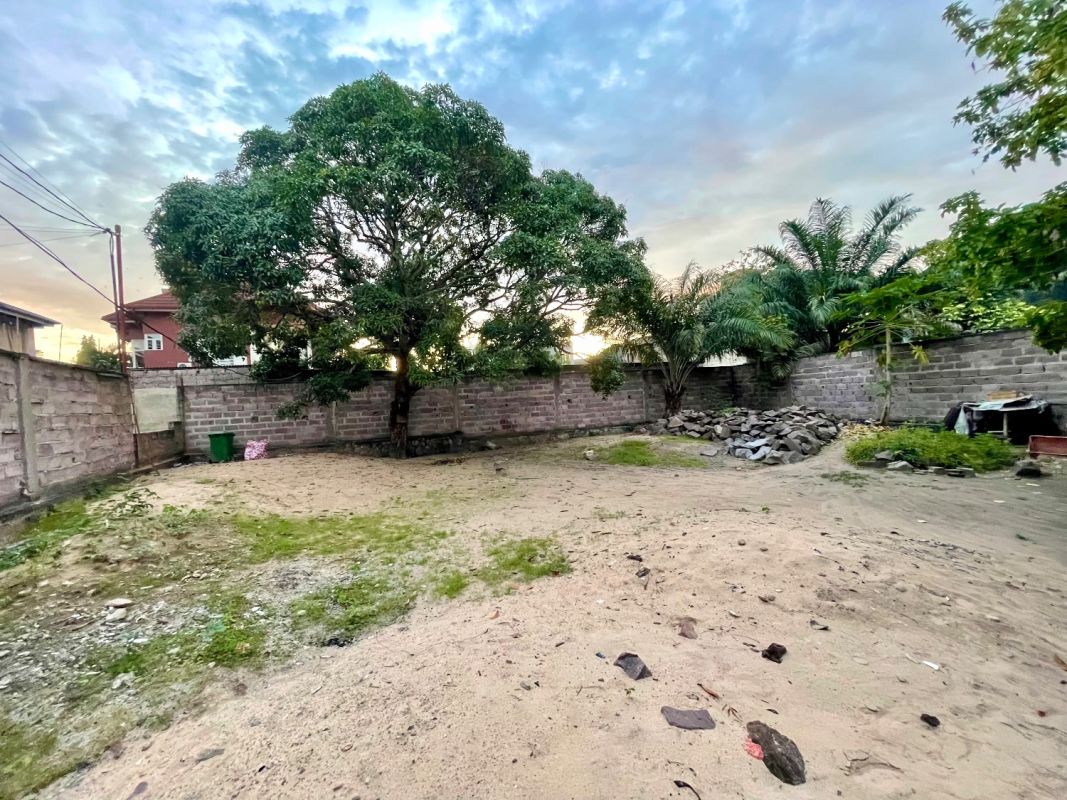 Sale fenced land of 462m² in kinshasangaliema, Land for sale in the