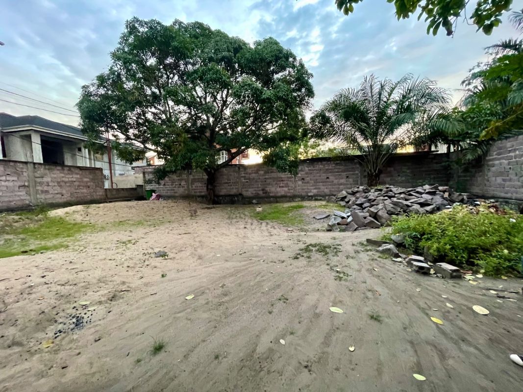 Sale fenced land of 462m² in kinshasangaliema, Land for sale in the