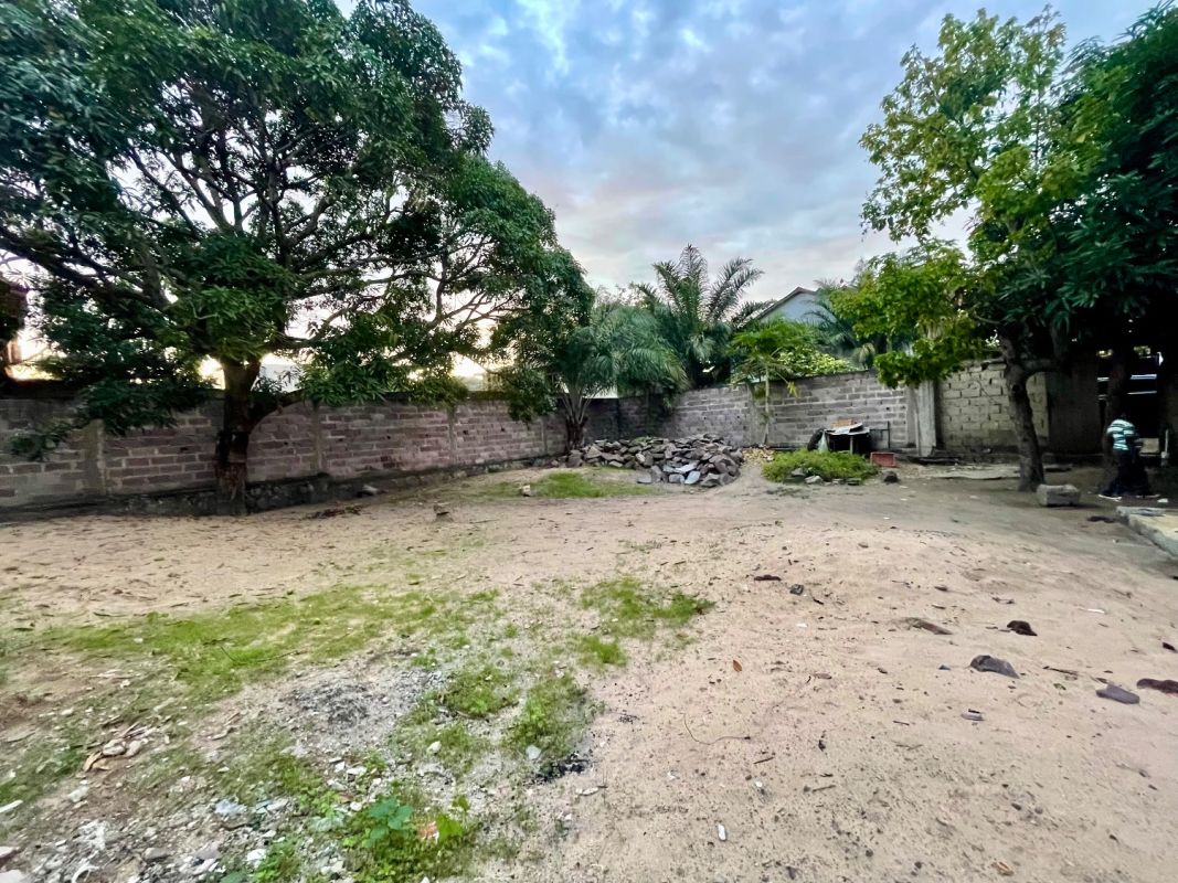 Sale fenced land of 462m² in kinshasangaliema, Land for sale in the