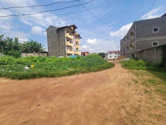 523 m² mis en vente à Simbok 