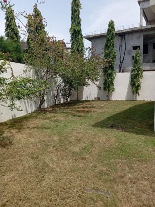 À vendre villa 6 pièces Bassam cité rosier 