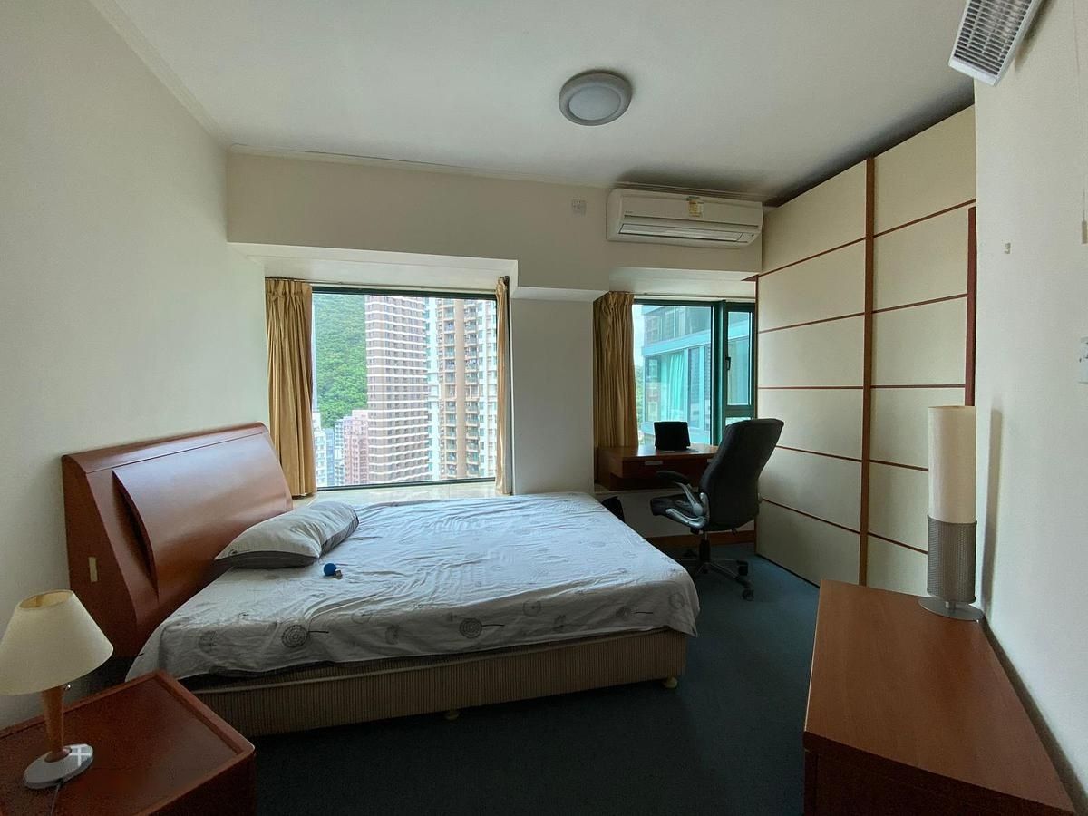 Newly Renovated Sheung wan Apt Near IFC Mall