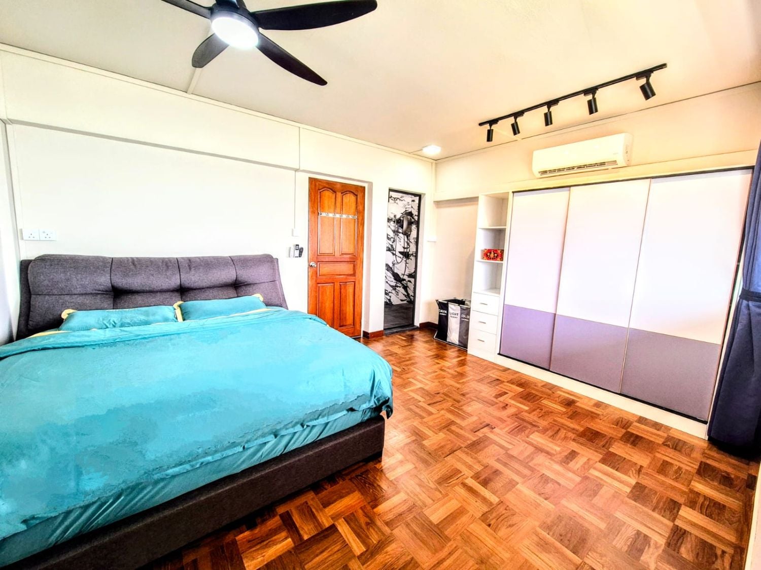 Blk 50 Teban Garden. Newly Renovated Master Bedroom, High floor with view!