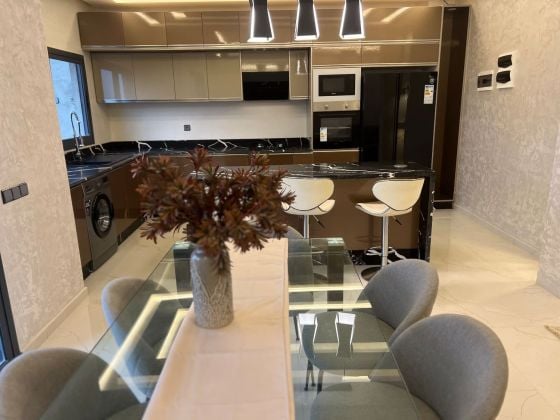 Promozione immobiliare di appartamenti quadrilocali arredati con ...